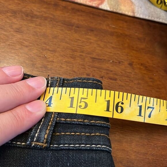 Earl Jeans Whiskered Flare Jeans size 9 - Picture 9 of 10